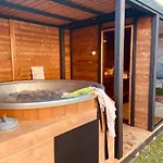 Voeroesko -elnoeki Szauna Es Jakuzzi Hasznalattal Balatonalmádi