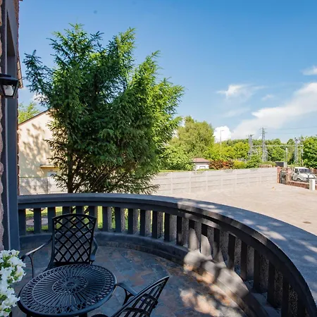 Voeroesko -elnoeki Szauna Es Jakuzzi Hasznalattal 招待所 3*